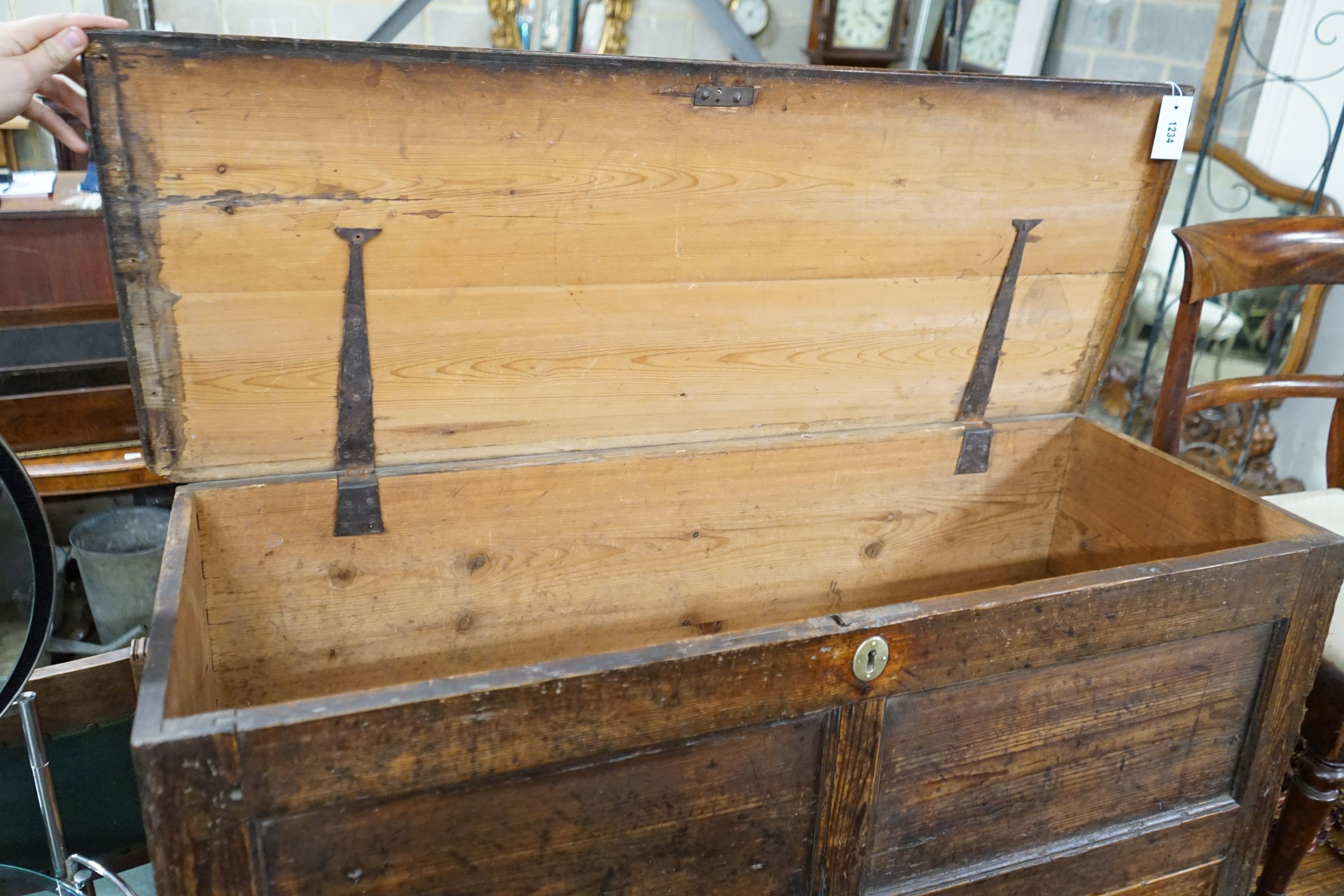 A George III pine mule chest, width 117cm, depth 44cm, height 66cm